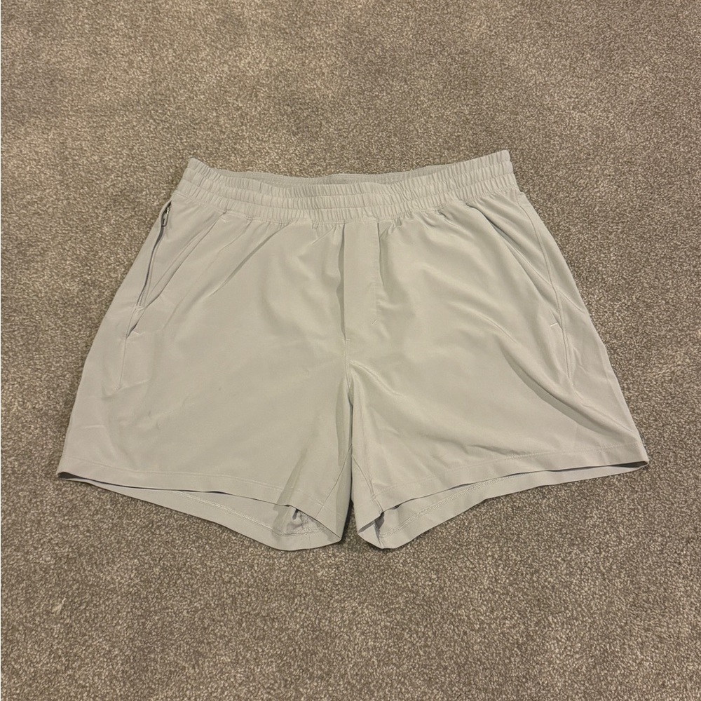 Men’s Size Large Lululemon Light Grey Shorts 5”